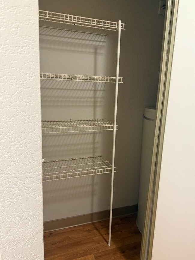 Building Photo - Life Just Got Better Come See For Yourself At Powell Court Apartments!!