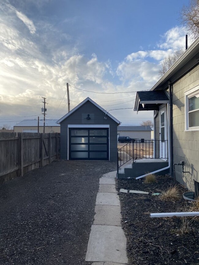 Building Photo - New renovated home close to Windsor lake!