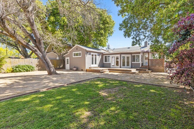 Building Photo - Charming & Spacious Single Family Home