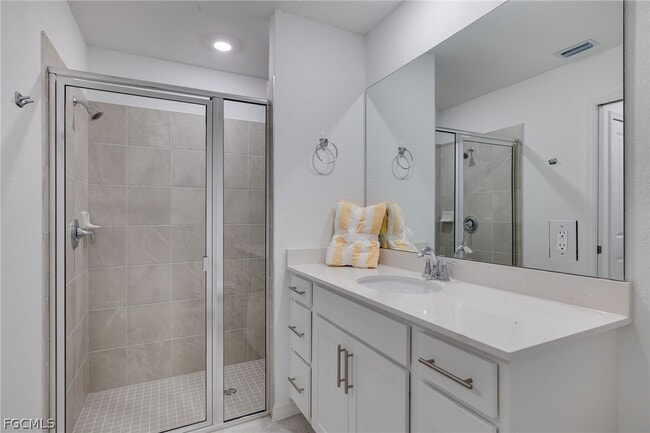 Building Photo - 15375 Grn Acrs Ave