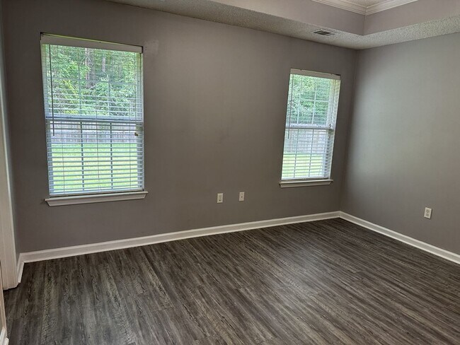 Building Photo - 641 Laurel Hill Cir