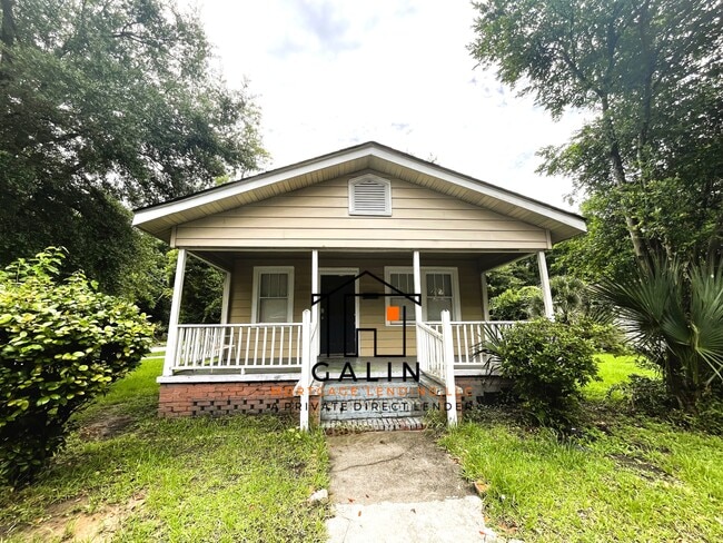 Primary Photo - 204 Sugden St