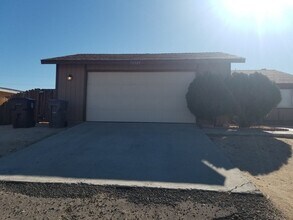Building Photo - 3-bedroom 2-bath with garage