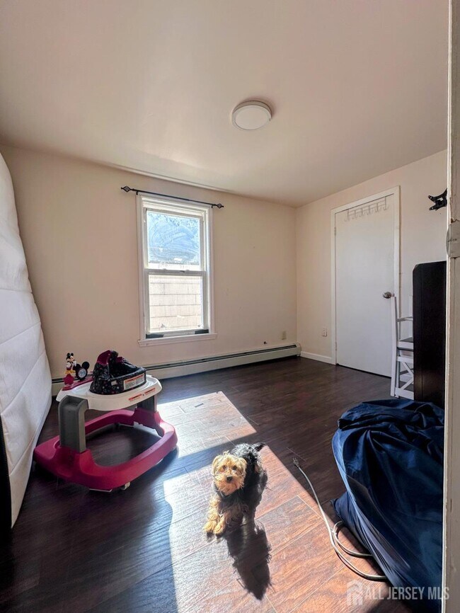 Building Photo - 136 Broad St