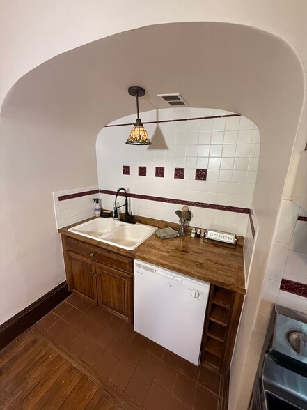 New Kitchen with Historic Charm - 500 Stuart Ave