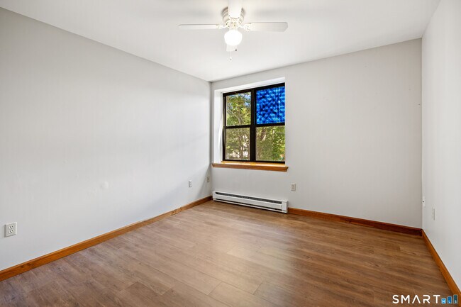 Building Photo - 180 N Cherry St