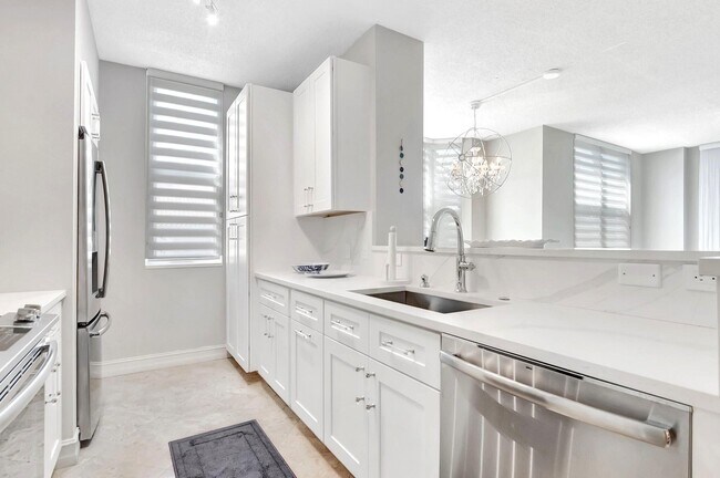 Building Photo - 3606 S Ocean Blvd