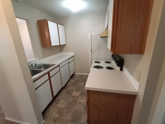 Building Photo - 950 Monterey Way