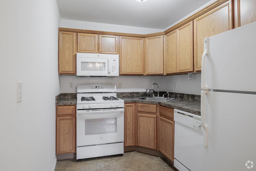 Kitchen - 3.5 Rm, 1Bd, 1Ba, 1st Floor - Westcourt Apts.