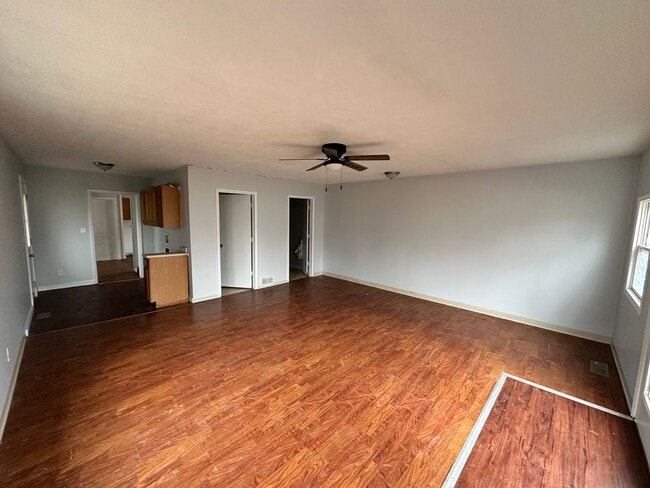 Building Photo - Great 2br/2ba home with large yard and large bonus room!