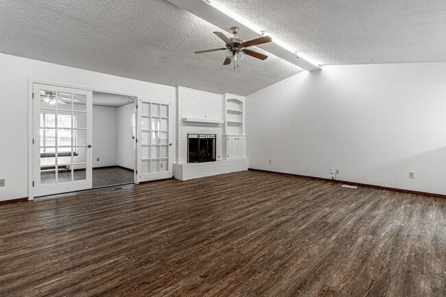 Building Photo - 3 Bed 2 Bath in OKC!