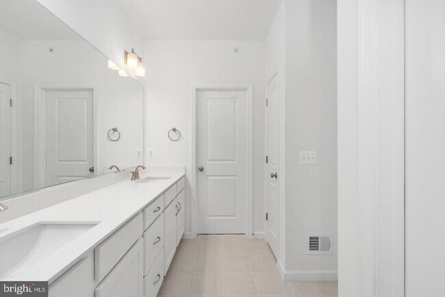 Building Photo - 2546 Neabsco Common Pl