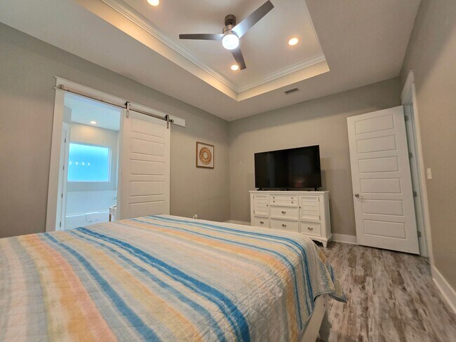 Building Photo - 8088 Carmel Cir