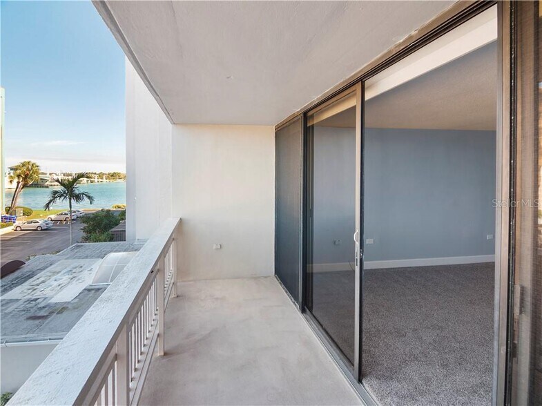 Building Photo - 450 Treasure Island Cswy