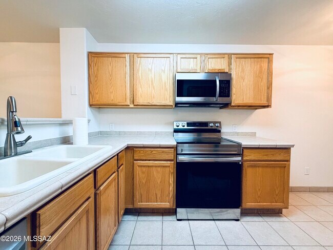 Building Photo - 5675 N Camino Esplendora