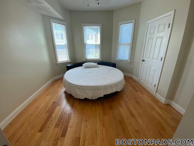 Building Photo - 74 Wyeth St