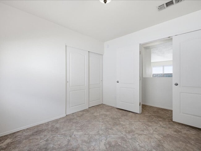 Building Photo - 9909 E Rocky Wash Dr