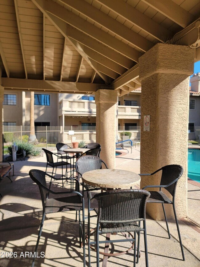 Building Photo - 930 N Mesa Dr