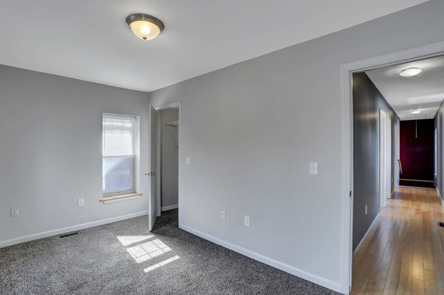 Building Photo - 605 Grace St