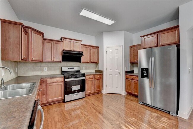 Building Photo - 2104 Nelms Pointe Landing