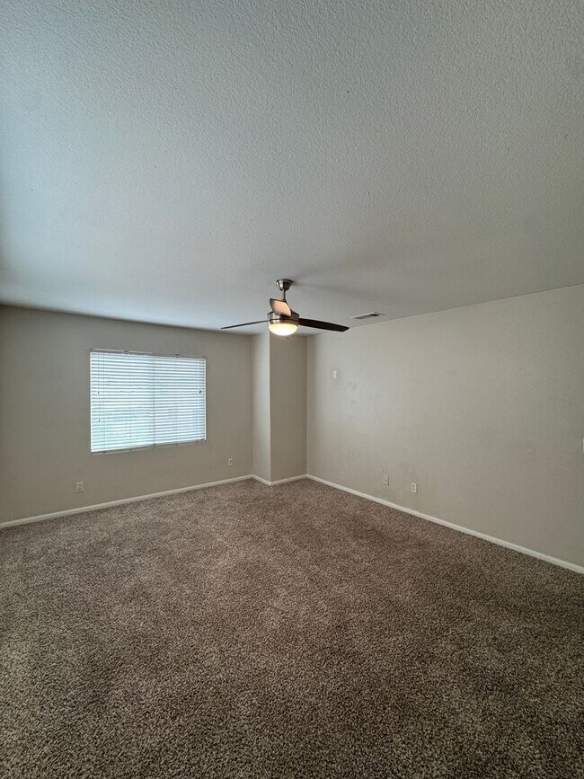 Building Photo - Spacious 3-Bed Lakeview Home with Loft & Community Amenities