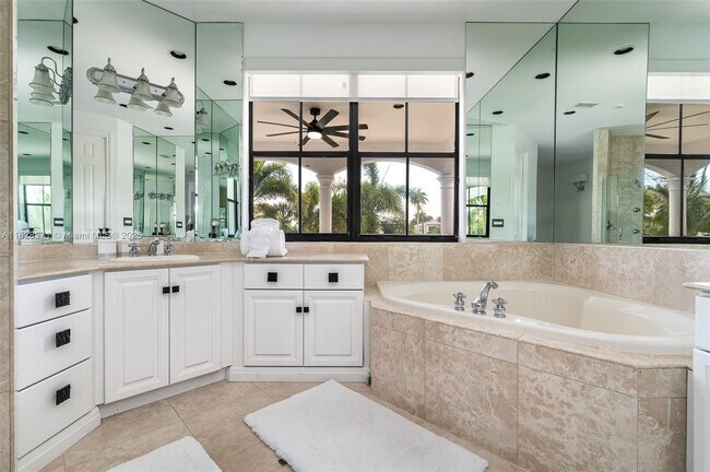 Building Photo - 500 Coconut Isle Dr