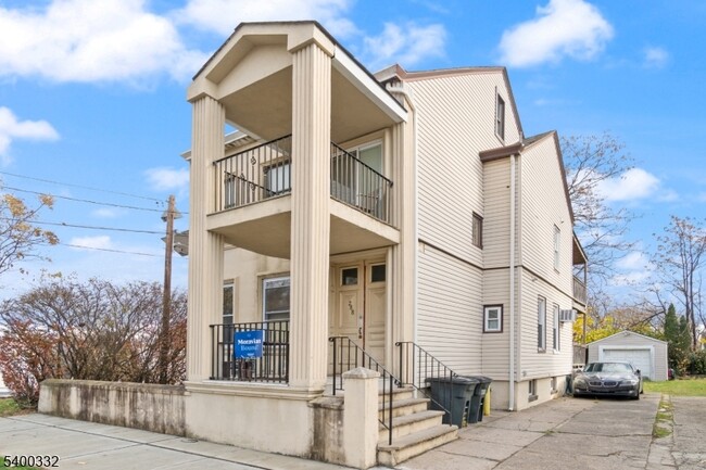 Primary Photo - 288 N 6th St