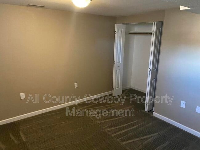 Building Photo - 1222 Logan Ave