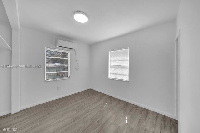 Building Photo - 2 br, 2 bath House - 640 SW 8th Ave # 640 # 8