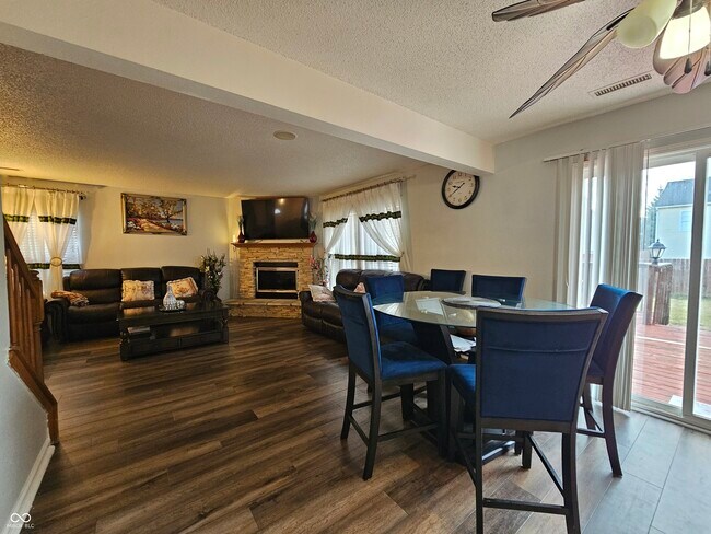 Building Photo - 10633 Cyrus Dr