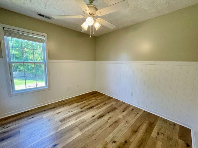 Building Photo - 3-Bed, 2-Bath Nest With Bonus Room In Faye...