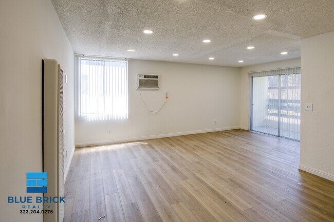 Building Photo - 5452 Corteen Pl