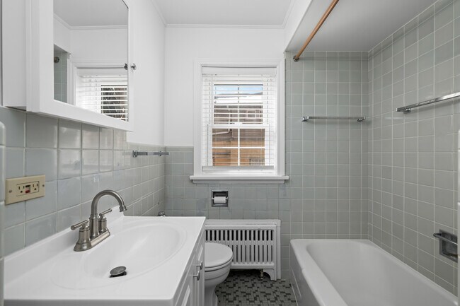 Building Photo - 340 Ridge Ave