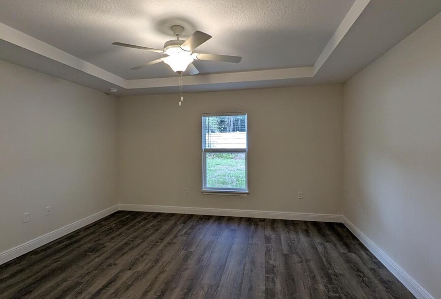 Building Photo - 214 E Caldwell Dr