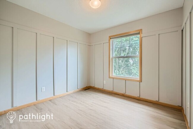 Building Photo - 9260 Icosa St W