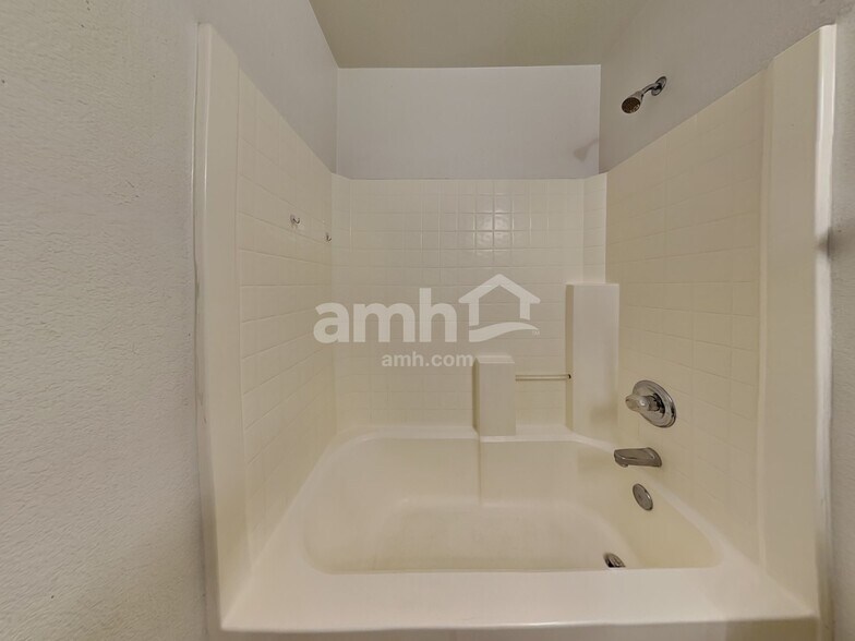 Building Photo - 15617 W Caribbean Ln