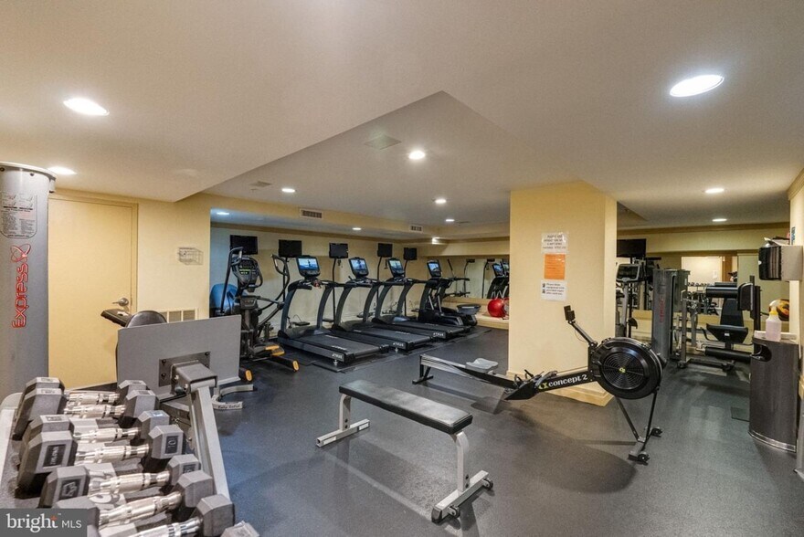 Building Photo - 915 E St NW