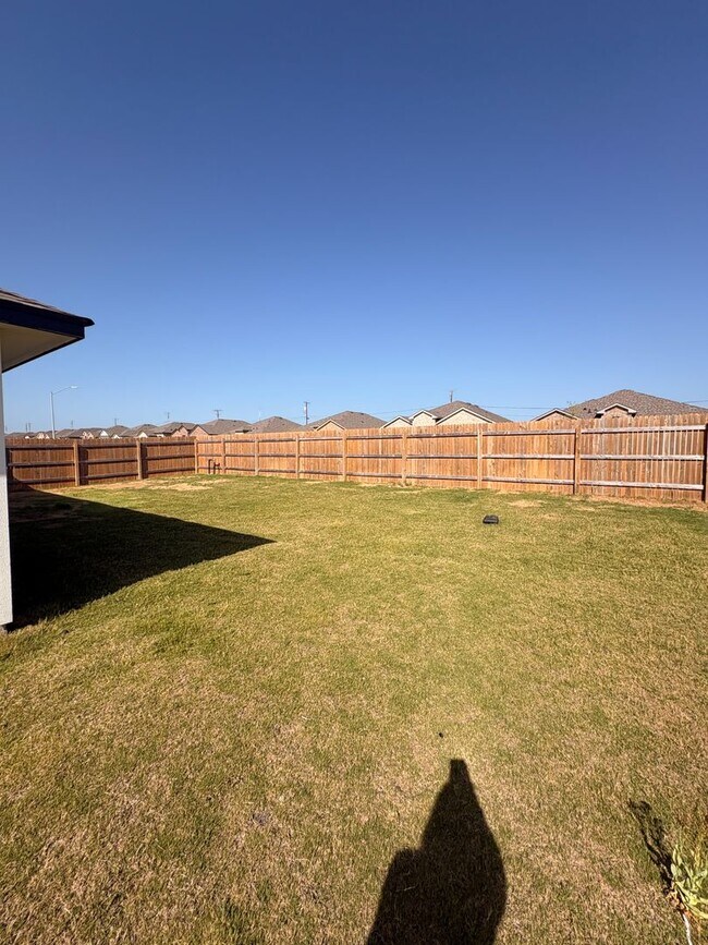 Building Photo - 6401 Coneflower Dr