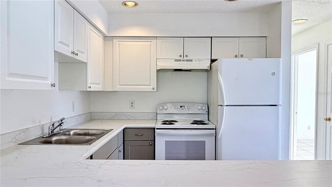 Building Photo - 810 Seminole Ave