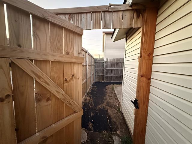 Building Photo - 401 San Maria Dr
