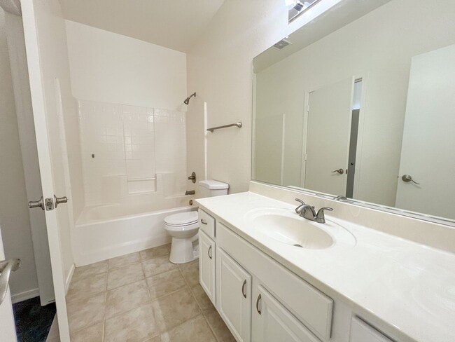 Building Photo - TOWNHOME - COTTONWOOD - HOA Cottonwood Square Commons