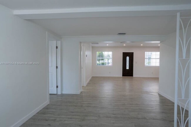 Building Photo - Hope Street, Hollywood, FL 33024 - 4 BR 2 BA Single-Family Home