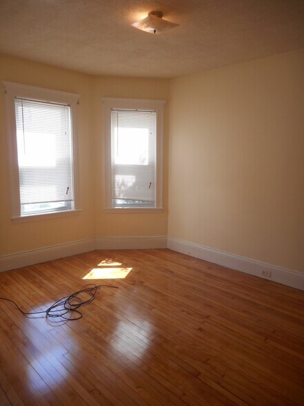 Building Photo - 58 Lithgow St