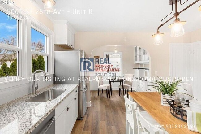 Building Photo - 5061 SE 28th Ave