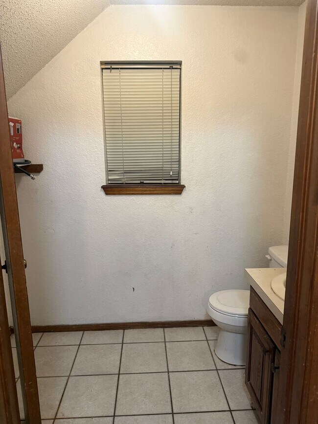 Building Photo - 1166 N Eagle Ln