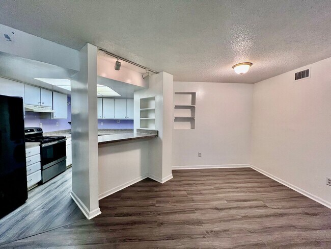 Building Photo - Bright First-Floor 2BR Condo—Pool & Amenities