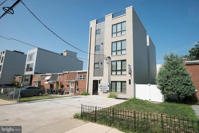 Building Photo - 726 N 19th St
