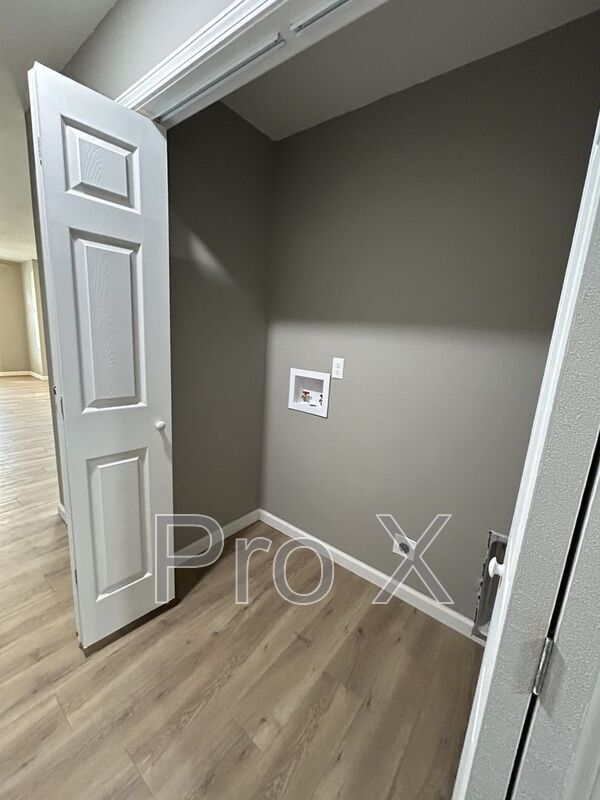 Building Photo - 718 Columbus St