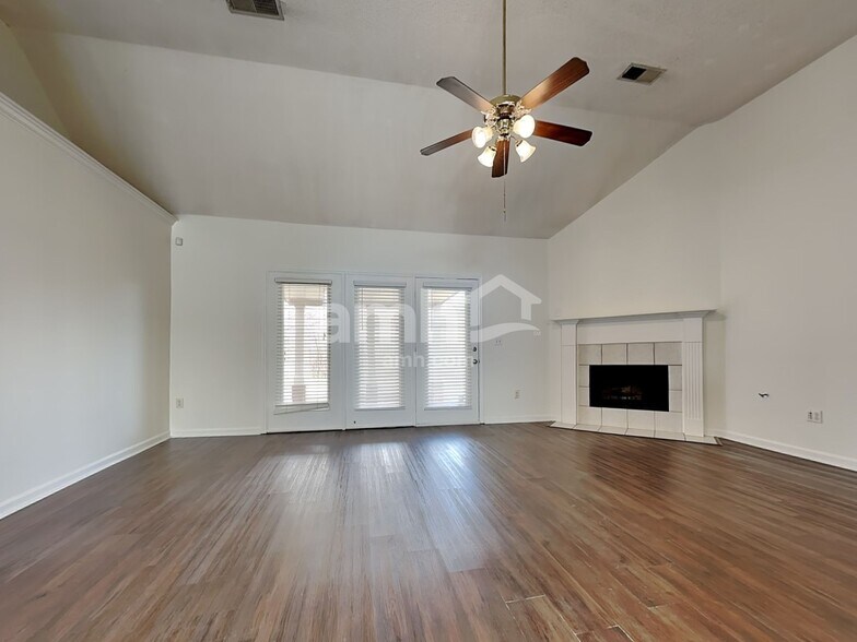 Building Photo - 9270 Chimneyrock Blvd