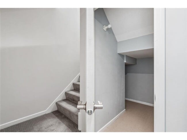 Building Photo - 675 N 1st St